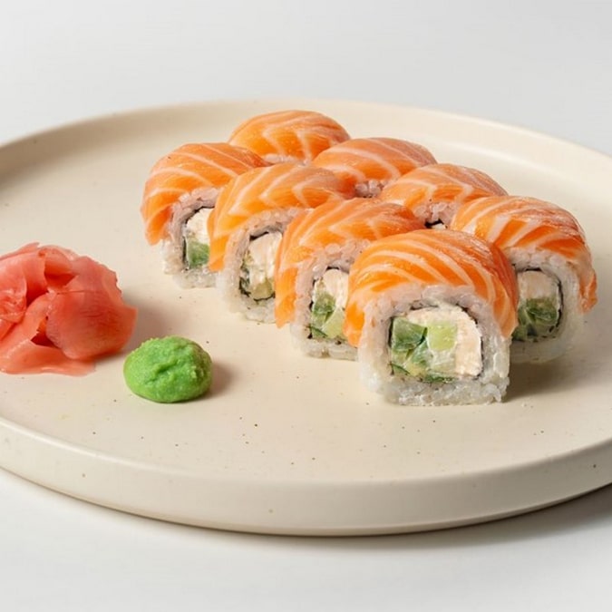 Суші роли з лососем